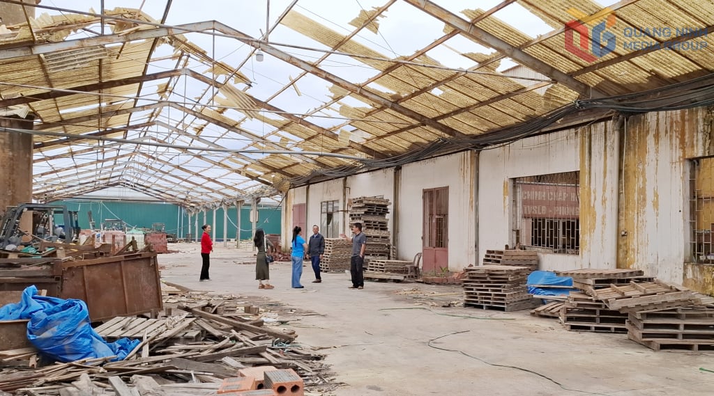 រោងចក្រមួយរបស់ក្រុមហ៊ុន Yen Hung Construction Ceramics Joint Stock Company (Hiep Hoa ward) ត្រូវបានខូចខាតដោយព្យុះលេខ 3 (yagi) ក្នុងឆ្នាំ 2024 ហើយមិនទាន់បានជួសជុលនៅឡើយទេ។