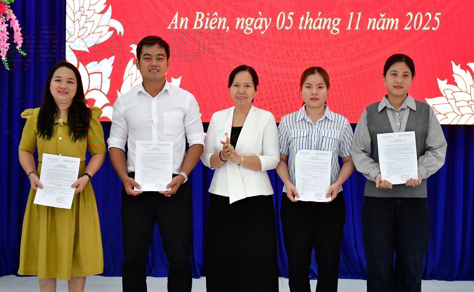 ส่งเสริมการรับรู้ของพรรคให้กับมวลชนชั้นสูงกว่า 80 คน