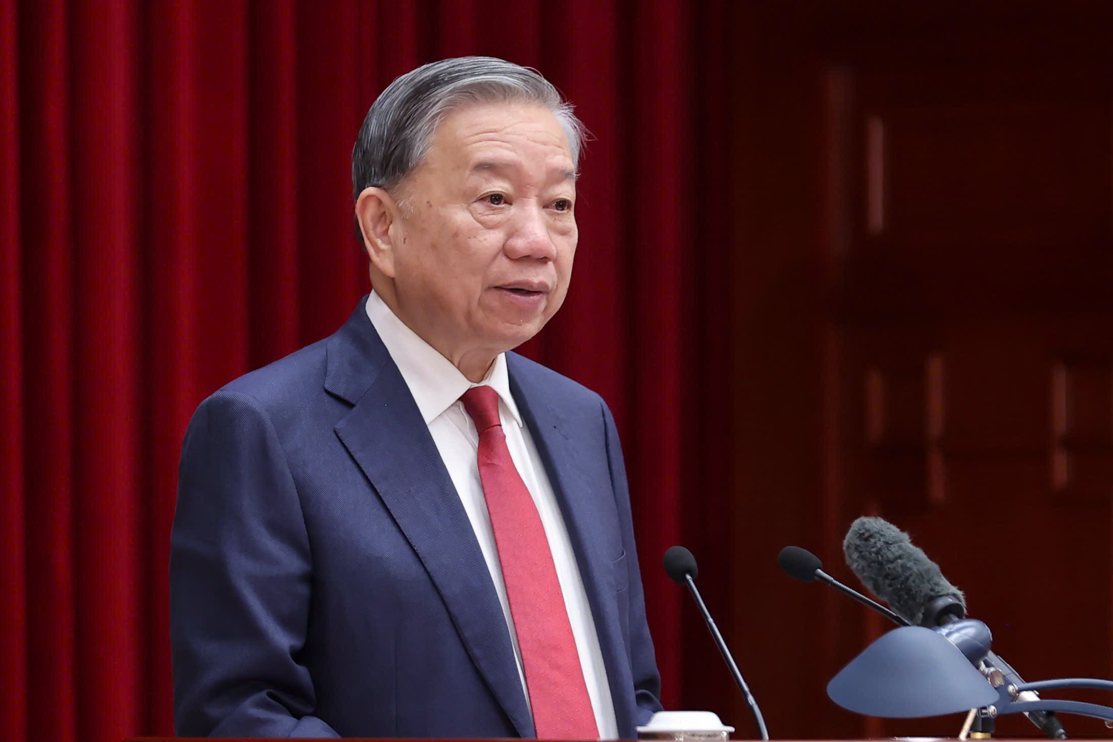 Trung ương Đảng giới thiệu nhân sự Bộ Chính trị, Ban Bí thư khóa XIV- Ảnh 1.