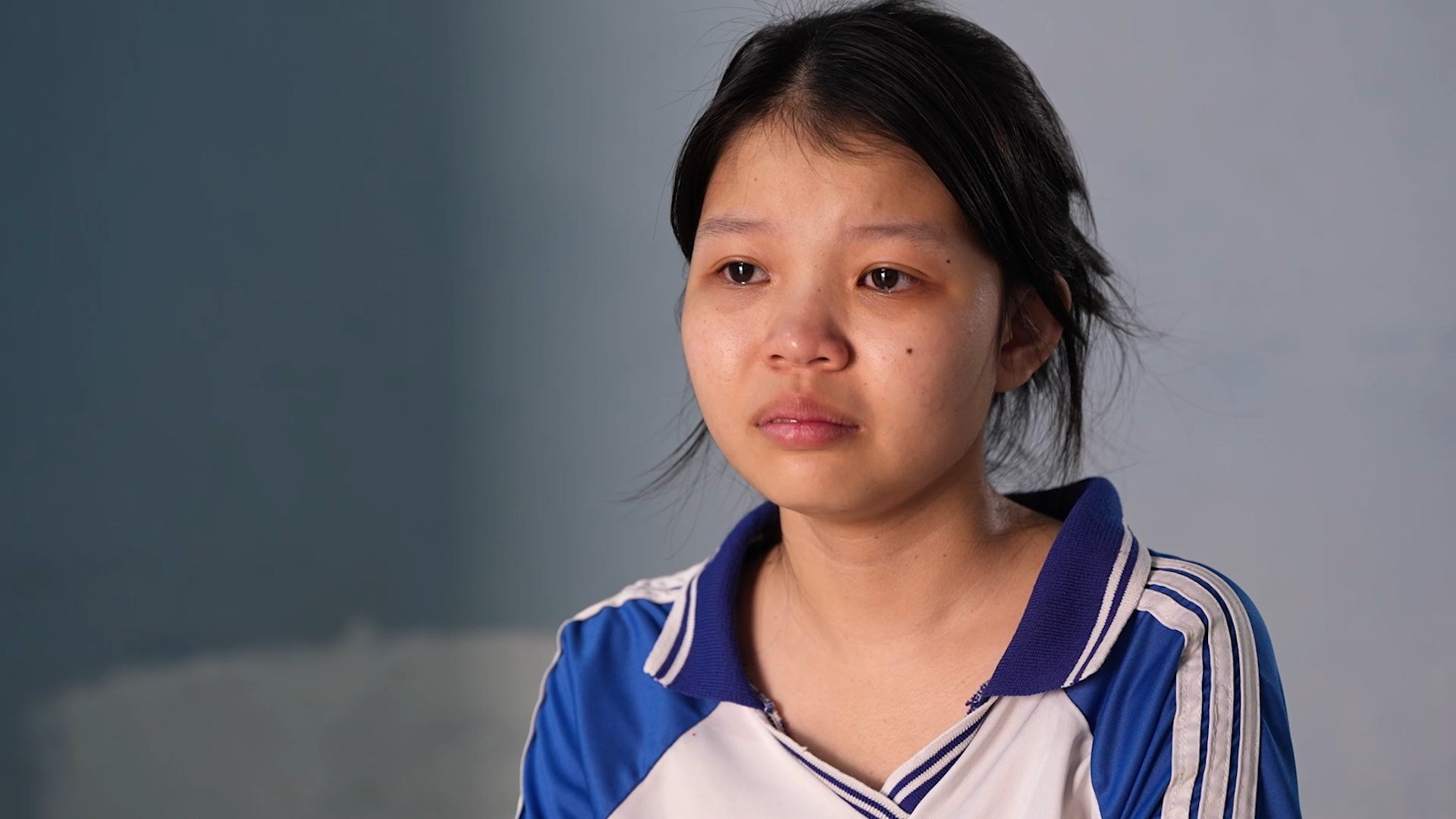 Bich Tran menabung 10.000 VND setiap hari, melewatkan sarapan untuk menabung guna membantu ibunya.