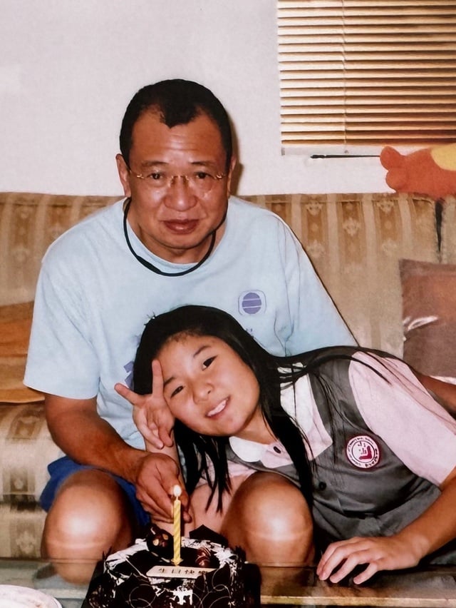 Hua Thieu Hung's daughter: 'Life is no longer the same without dad' - Photo 2. Con gái Hứa Thiệu Hùng: 'Cuộc sống chẳng còn như xưa vì thiếu bố'- Ảnh 2.