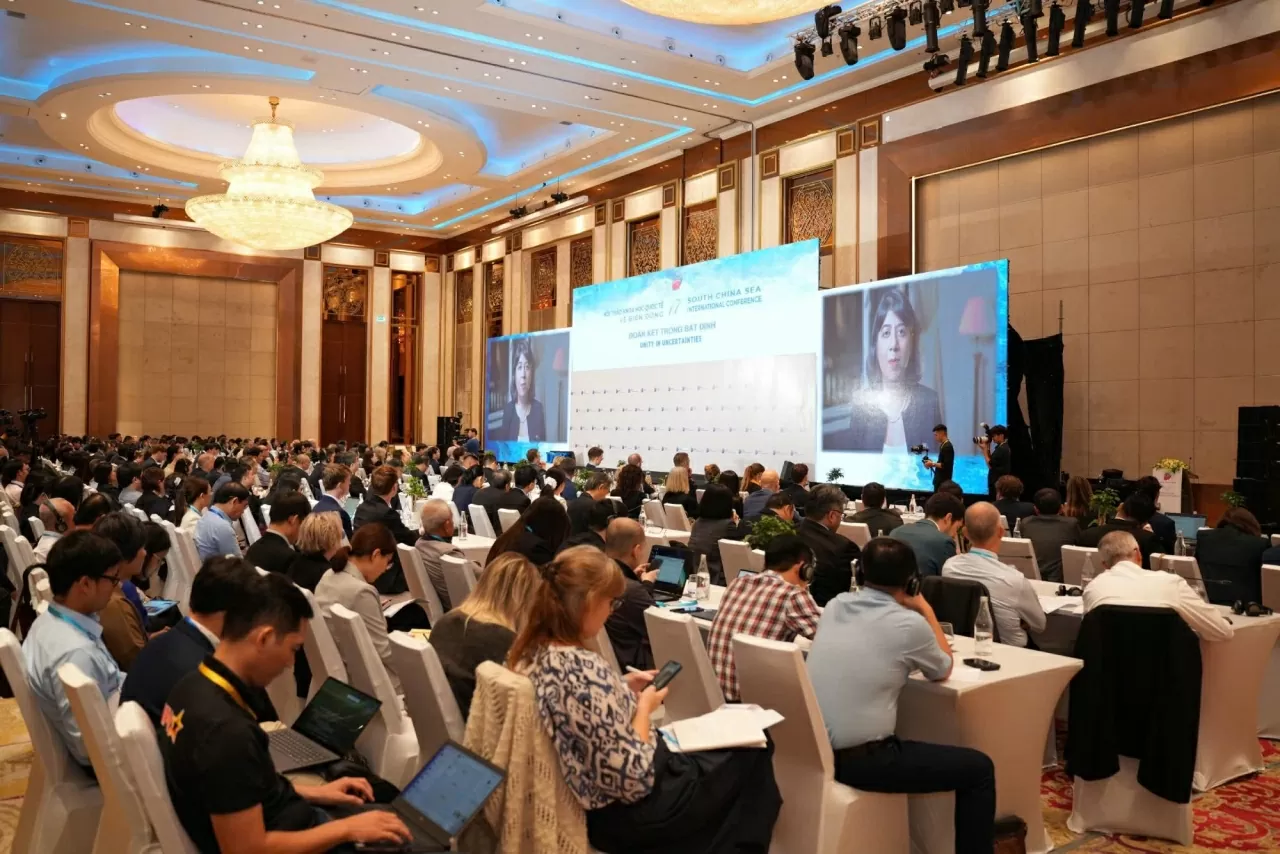 Sesja otwarcia XVII Międzynarodowej Konferencji Naukowej na temat Morza Wschodniego Phiên khai mạc Hội thảo khoa học quốc tế về Biển Đông lần thứ 17