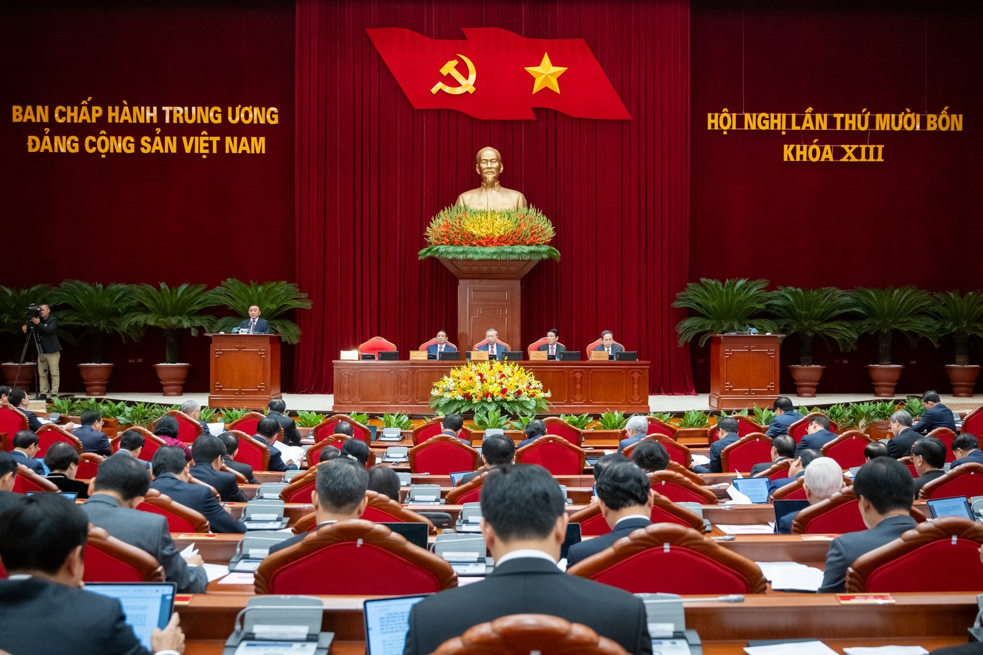 Gambaran keseluruhan Persidangan Pusat ke-14 membincangkan pemilihan kakitangan untuk penggal baharu - 11