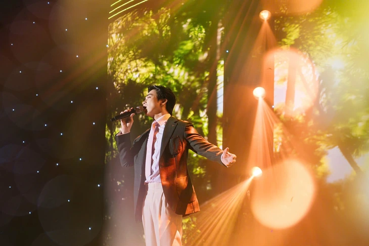 បន្ទាប់ពីច្រៀងអស់រយៈពេល 8 ឆ្នាំ ទីបំផុត Lan Nhan បានរៀបចំការប្រគុំតន្ត្រី។ នាងសុំទោសចំពោះតម្លៃសំបុត្រដែលត្រូវគេរិះគន់ថាខ្ពស់ពេក - រូបថត ៣. Lân Nhã - Ảnh 3.