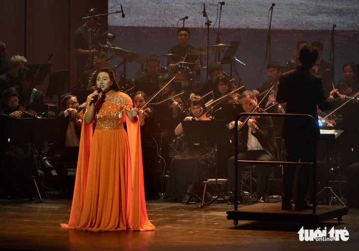 Ca sĩ Hồng Nhung ‘phê bình’ nhạc sĩ Dương Thụ - Ảnh 10.