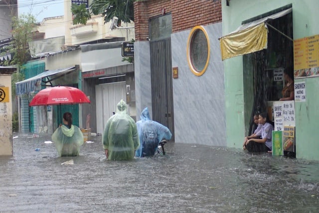 Khánh Hòa cho học sinh nghỉ học 2 ngày tránh bão Kalmaegi - Ảnh 1.