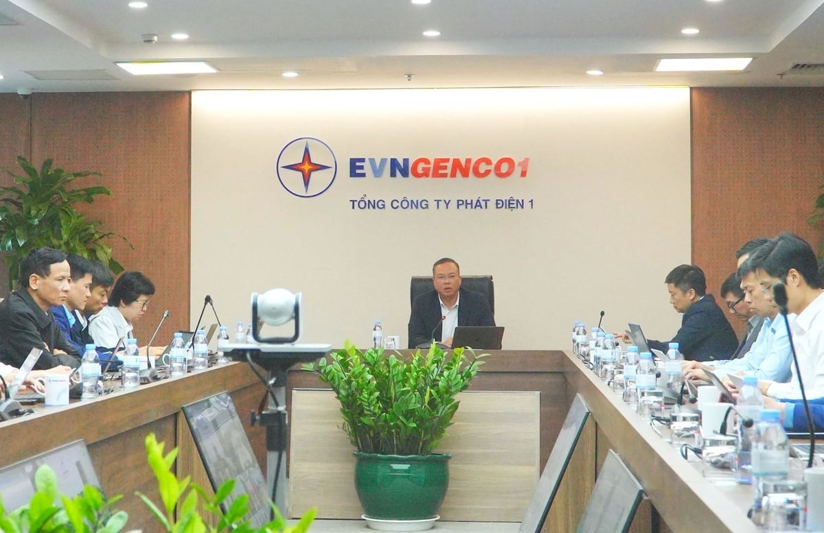 El director general Le Hai Dang presidió la reunión en línea de EVNGENCO1 en noviembre de 2025. Foto: EVNGENCO1. Tổng giám đốc Lê Hải Đăng chủ trì Hội nghị giao ban trực tuyến tháng 11/2025 của EVNGENCO1. Ảnh: EVNGENCO1.