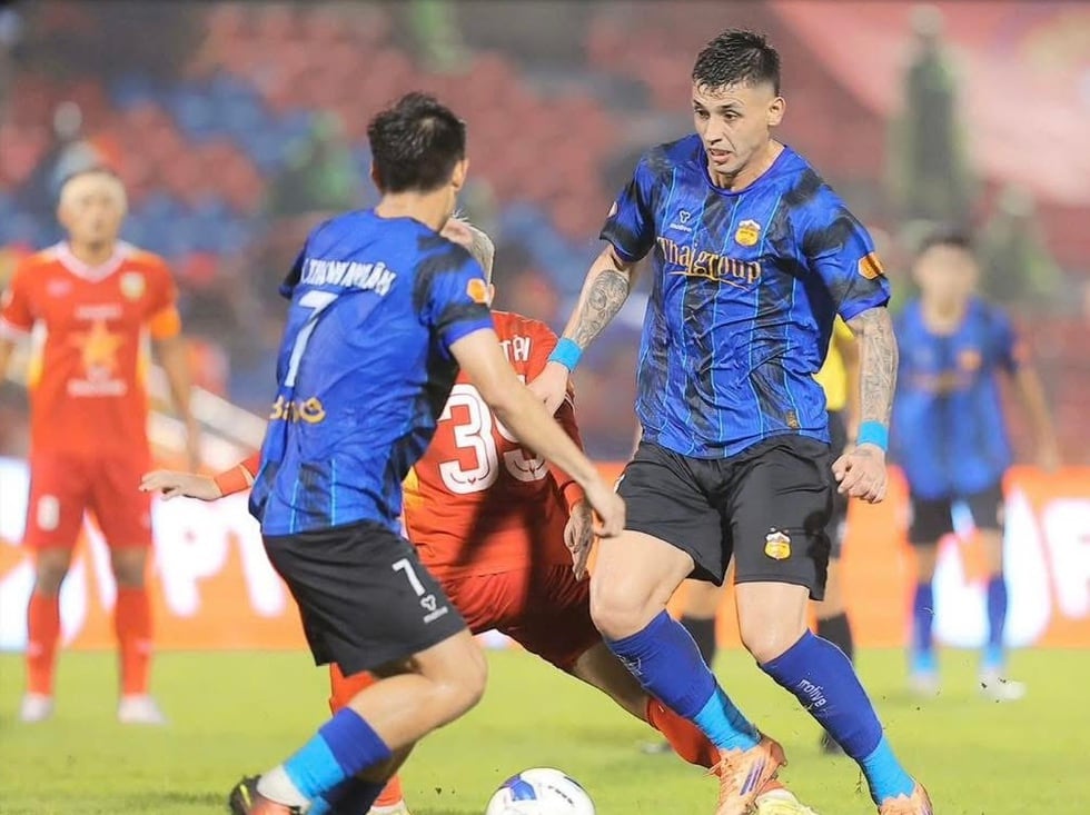 Bảng xếp hạng V-League mới nhất: HAGL bất ngờ thoát đáy bảng, nguy cơ rớt hạng vẫn cực cao- Ảnh 1.