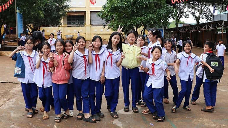 ຄວາມເບີກບານມ່ວນຊື່ນໃນການໄປຮຽນຢູ່ໂຮງຮຽນຂອງນັກຮຽນບັນດາເຜົ່າຢູ່ຕາແສງອຽນໂດມ. ndo_tr_img-0732.jpg