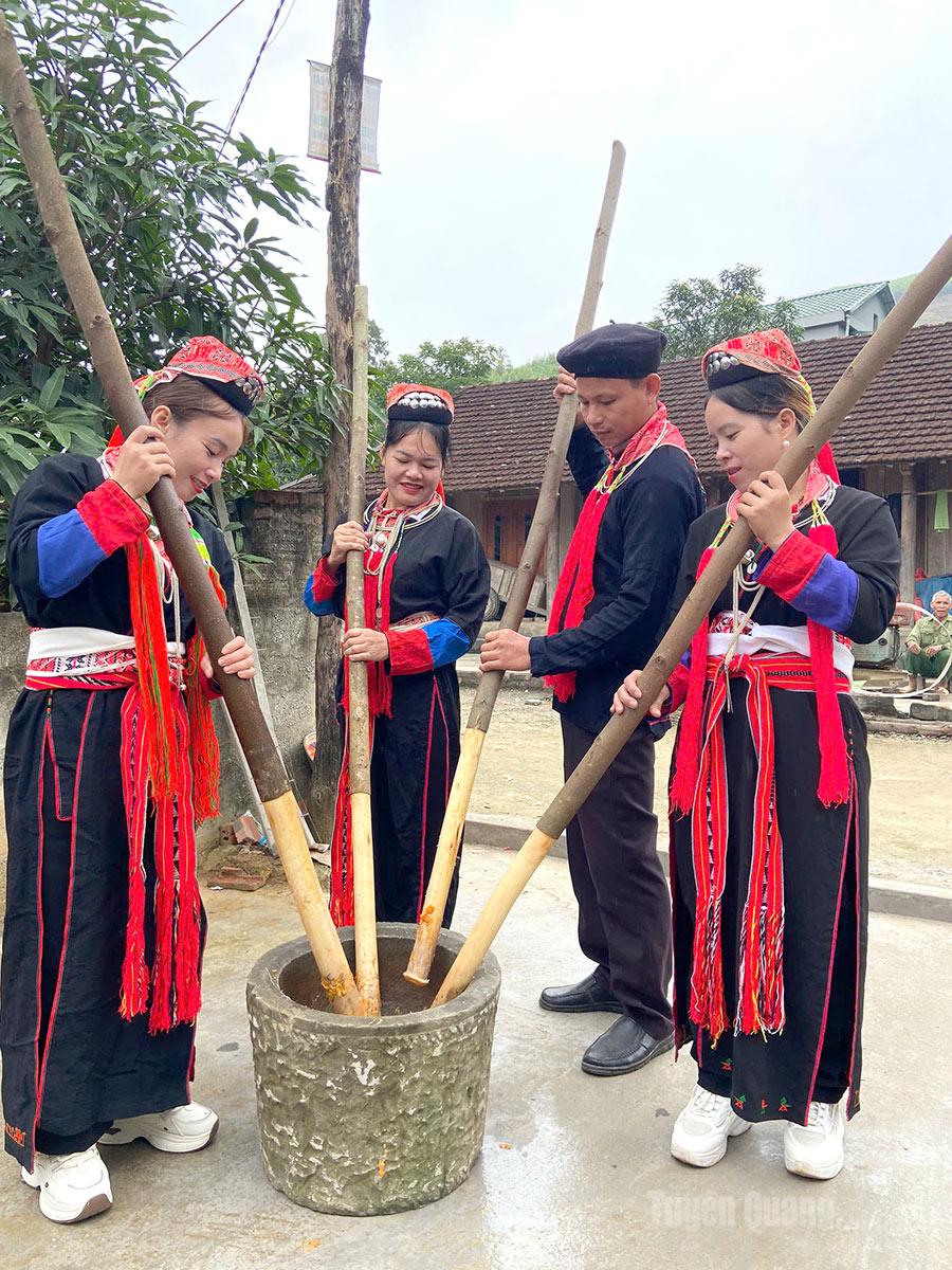 Dao Thanh Y orang kampung 20, Tan Long komune pon kek beras.