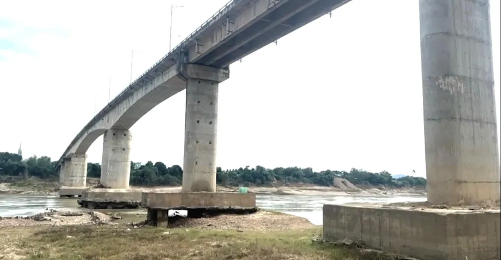 ស្ពាន​ទន្លេ Lo ត្រូវ​បាន​ខូច​ខាត