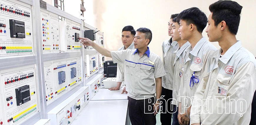 Mengembangkan sumber daya manusia berkualitas tinggi di Phu Tho