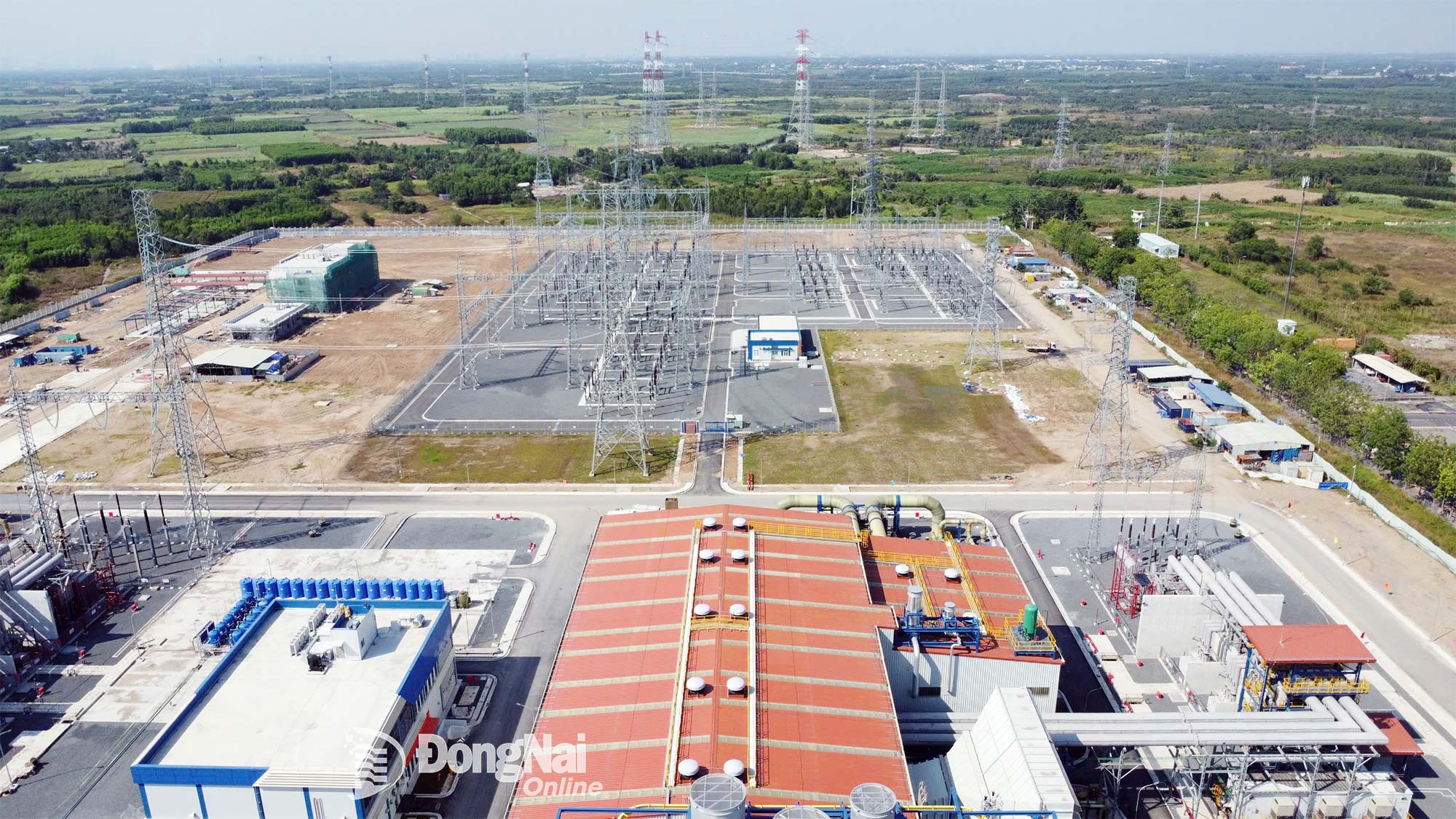Kraftdistribusjonsanlegg og kraftledninger for å frigjøre kapasitet for Nhon Trach 3 og 4 kraftverk. Foto: Hoang Loc