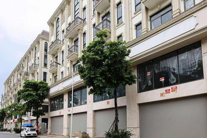 A market with too many participants, investors, will be susceptible to price inflation. (Illustration: Minh Duc).