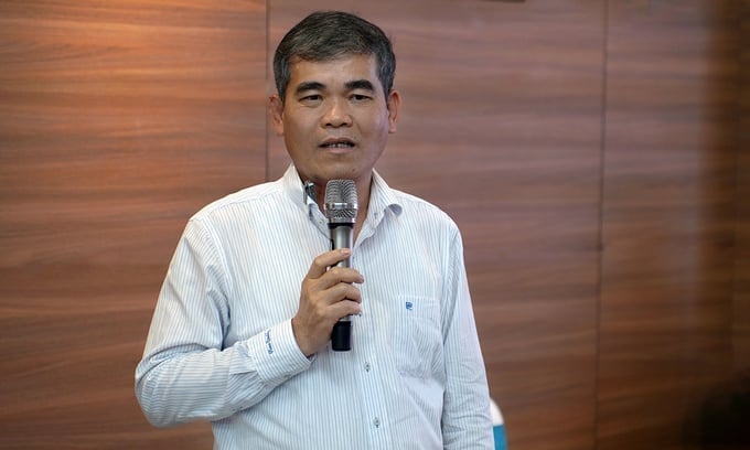 Dr. Hoang Lien Son berbagi tentang manfaat penerbitan kode area penanaman hutan terkait pengembangan kredit karbon hutan. Foto: Bao Thang. TS Hoàng Liên Sơn chia sẻ về những lợi ích khi cấp mã số vùng trồng rừng liên quan đến phát triển tín chi carbon rừng. Ảnh: Bảo Thắng.