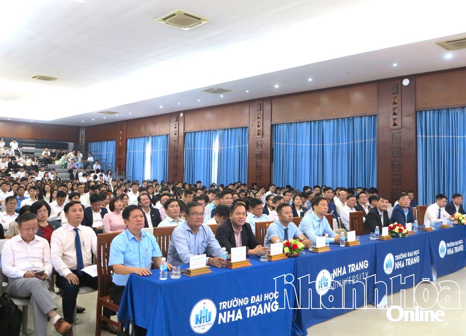 נציגים נוכחים בפתיחת הסיבוב הסופי.