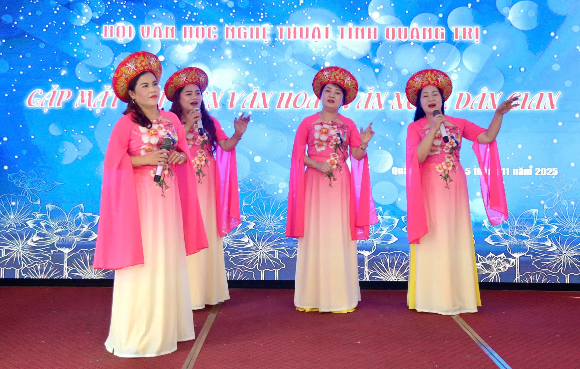 Członkowie wymieniają się pomysłami na działania kulturalne - Zdjęcie: M.D.