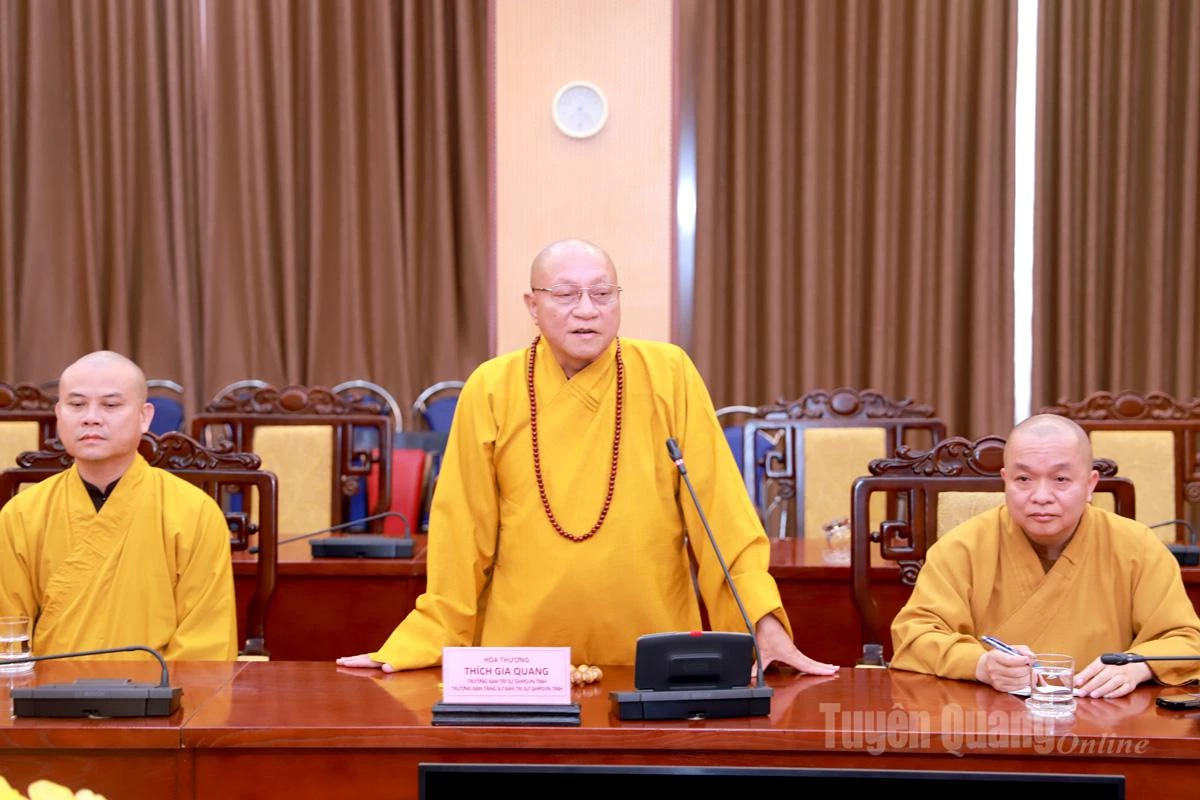 تیوین کوانگ صوبے کی بدھسٹ سنگھا کی ایگزیکٹو کمیٹی کے سربراہ، انتہائی قابل احترام تھیچ گیا کوانگ نے استقبالیہ سے خطاب کیا۔