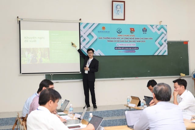 125 ຫົວຂໍ້ນັກສຶກສາແຂ່ງຂັນຮັບລາງວັນວິທະຍາສາດເຕັກໂນໂລຊີແຫ່ງຊາດຢູ່ແຂວງແຄ໋ງຮ່ວາ - ຮູບ 3. 125 đề tài sinh viên tranh tài giải thưởng KH-CN toàn quốc tại Khánh Hòa - Ảnh 3.