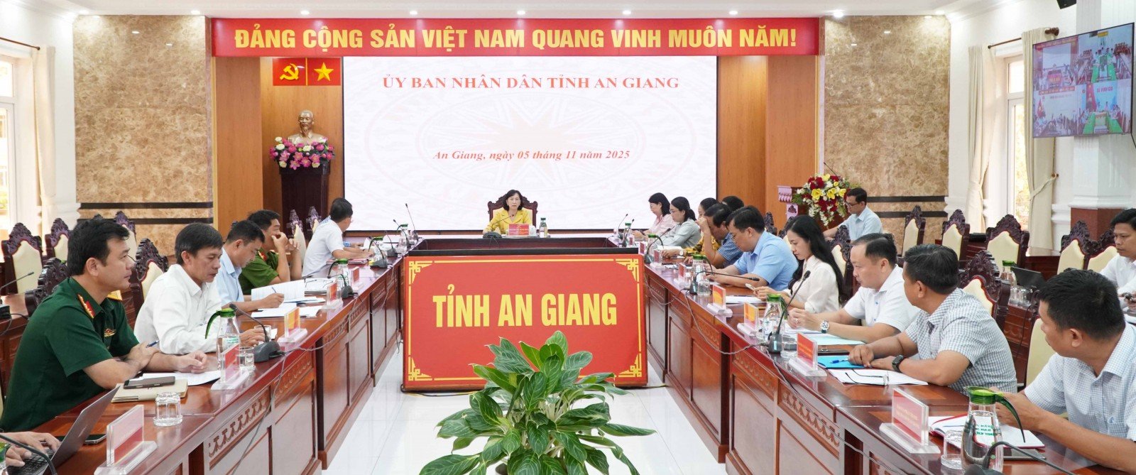 Det förväntas att An Giang på morgonen den 9 november samtidigt kommer att påbörja byggandet av internatskolor på olika nivåer i gränskommuner.