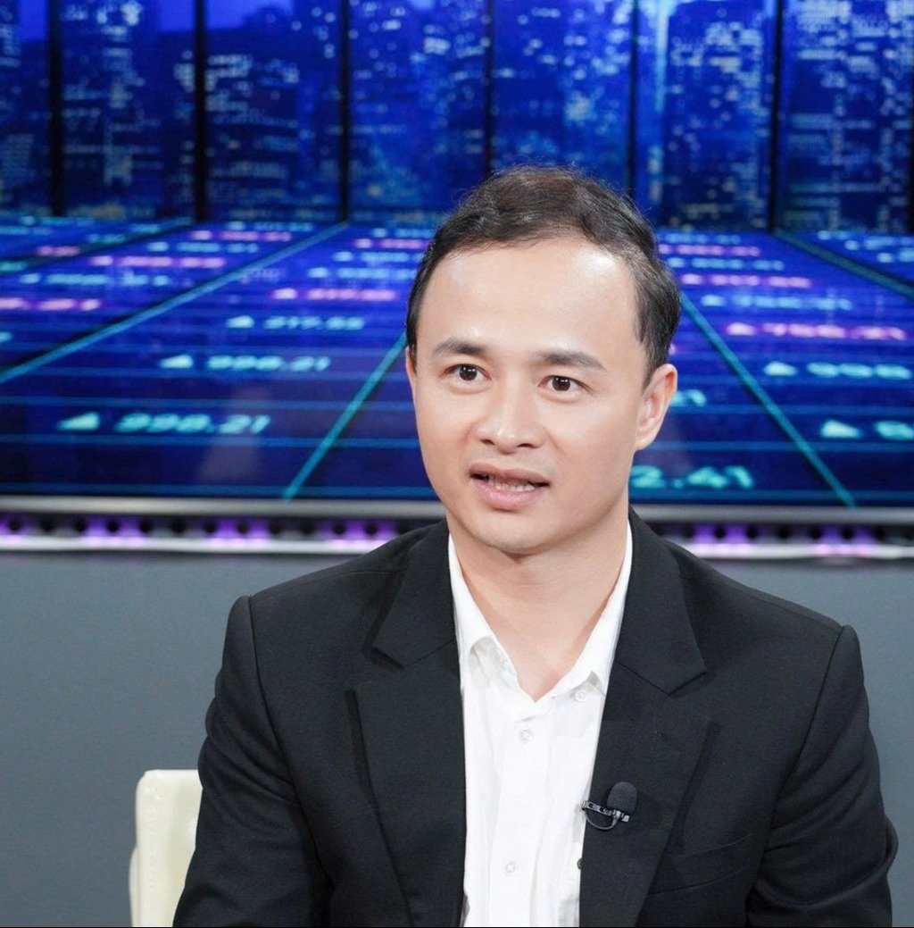 Κος Le Quang Chung - Αναπληρωτής Γενικός Διευθυντής της Smart Invest Securities Joint Stock Company (AAS) ông Lê Quang Chung – Phó Tổng giám đốc Công ty CP Chứng khoán Smart Invest (AAS)