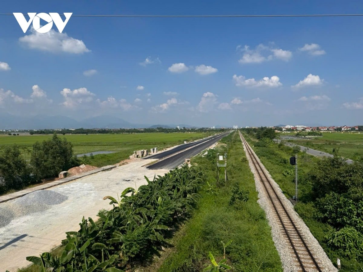 많은 교통 프로젝트가 일정에 뒤처져 있으며, 일부 프로젝트는 약속한 기간보다 47일이나 지연되었습니다. 이미지 1 nhieu du an giao thong cham tien do, co du an cham hon 47 so voi cam ket hinh anh 1