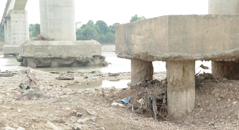 Song Lo Bridge is seriously degraded, Ministry of Construction requests construction quality inspection - Photo 1. Cầu Sông Lô xuống cấp nghiêm trọng, Bộ Xây dựng yêu cầu kiểm định chất lượng công trình - Ảnh 1.