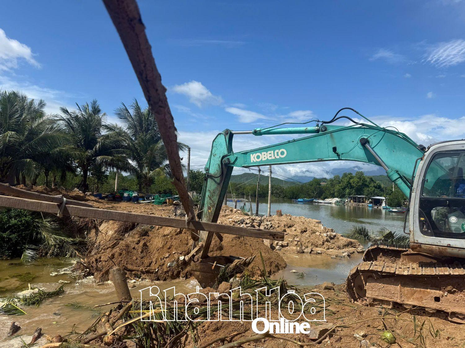 ຄະນະກຳມະການປະຊາຊົນຕາແສງ Van Hung ໄດ້ຈັດຕັ້ງບັນດາການແກ້ໄຂບັນດາຮ່ອງລະບາຍນ້ຳ.