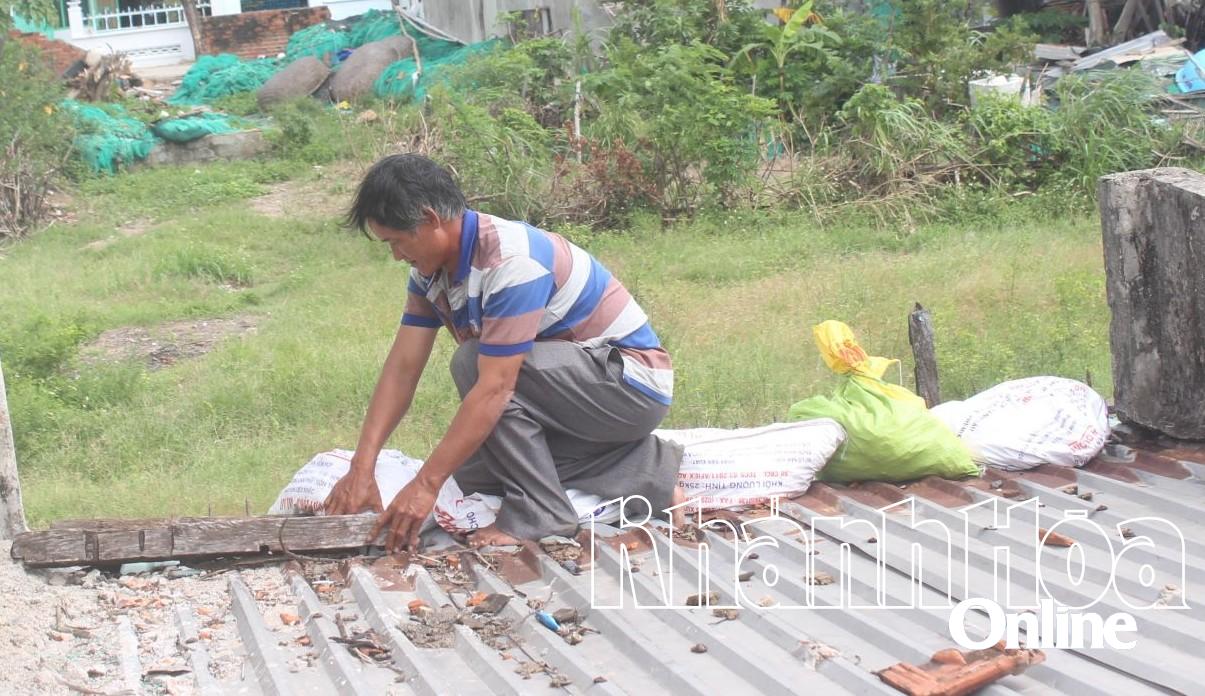 ປະຊາຊົນໃນຕາແສງ Van Hung ໄດ້ປຸກເຮືອນຢ່າງຕັ້ງໜ້າ.