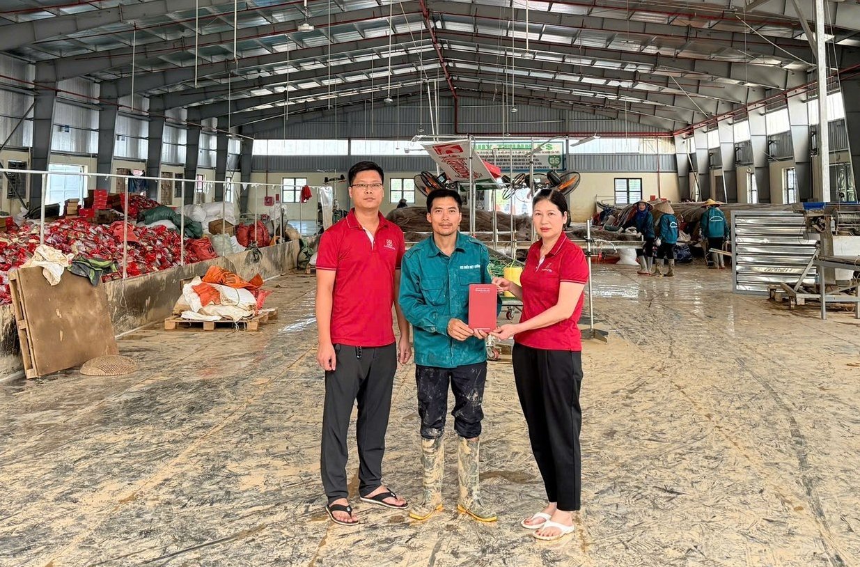 Agribank triển khai nhiều giải pháp hỗ trợ khách hàng bị ảnh hưởng bởi thiên tai. Ảnh: TH.