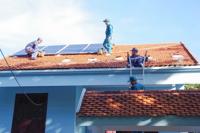 Hơn 3.000 ngư dân vào các đảo đặc khu Trường Sa tránh bão Kalmaegi - Ảnh 3.