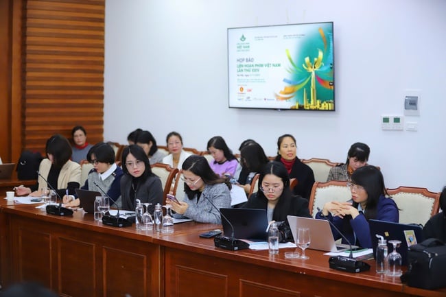 Vietnams filmfestival: Bekräftar den vietnamesiska filmens mod och strävan på den internationella integrationsresan - Foto 4. Liên hoan Phim Việt Nam: Khẳng định bản lĩnh và khát vọng của điện ảnh Việt Nam trong hành trình hội nhập quốc tế - Ảnh 4.