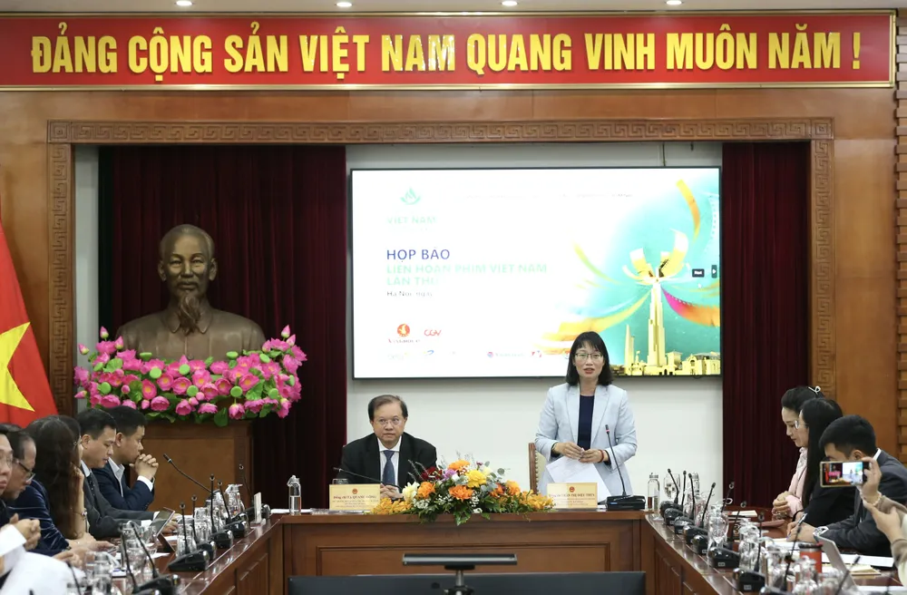 សន្និសីទសារព័ត៌មានស្ដីពីមហោស្រពភាពយន្តវៀតណាមលើកទី២៤។ រូបថត៖ ហួន ត្រាន