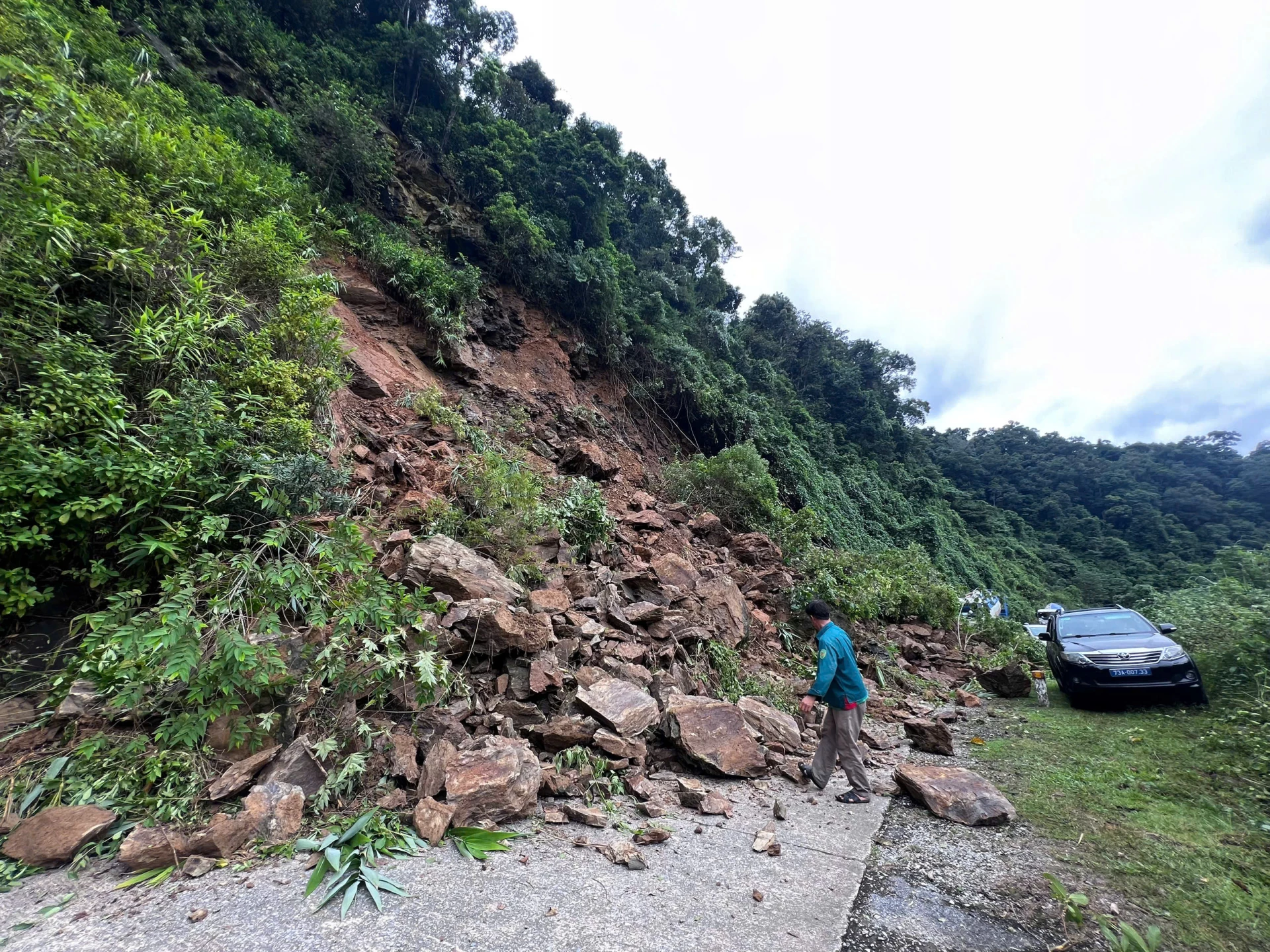 ការបាក់ដីធ្វើឱ្យប៉ះពាល់ដល់ចរាចរណ៍របស់ប្រជាពលរដ្ឋ