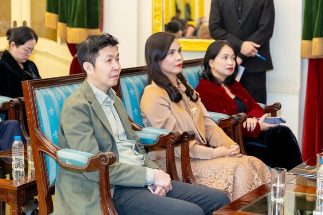 Når Hanoi operahus forteller historier med lys og lyd – bilde 2. Khi Nhà hát Lớn Hà Nội kể chuyện bằng ánh sáng và âm thanh - Ảnh 2.