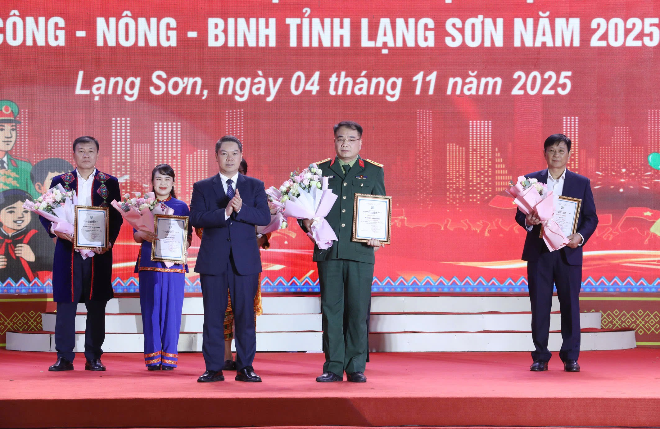 Chương trình nghệ thuật đặc sắc chào mừng kỷ niệm 194 năm ngày thành lập tỉnh Lạng Sơn (04/11/1831 - 04/11/2025), kỷ niệm 116 năm ngày sinh đồng chí Hoàng Văn Thụ (04/11/1909 - 04/11/2025) và tổng kết, trao giải hội diễn nghệ thuật quần chúng Công - Nông - Binh tỉnh Lạng Sơn năm 2025