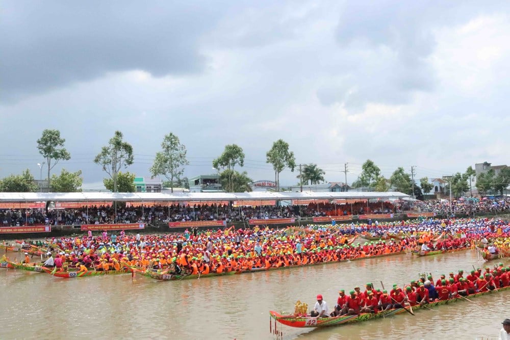 Course de bateaux des ONG à Can Tho en 2025 - photo 1