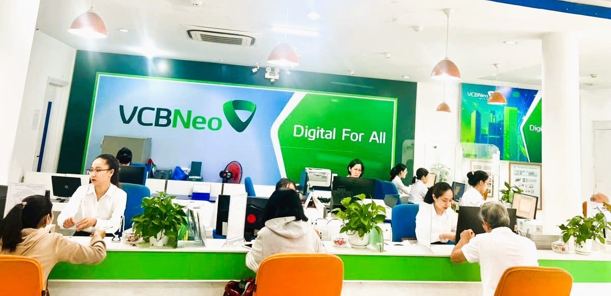 Komerční banky v Khanh Hoa zavedly mnoho synchronních řešení, aby rychle uspokojily kapitálové potřeby výroby a podnikání. Các TCTD trên địa bàn Khánh Hòa đã triển khai nhiều giải pháp đồng bộ nhằm đáp ứng kịp thời nhu cầu vốn cho sản xuất, kinh doanh.