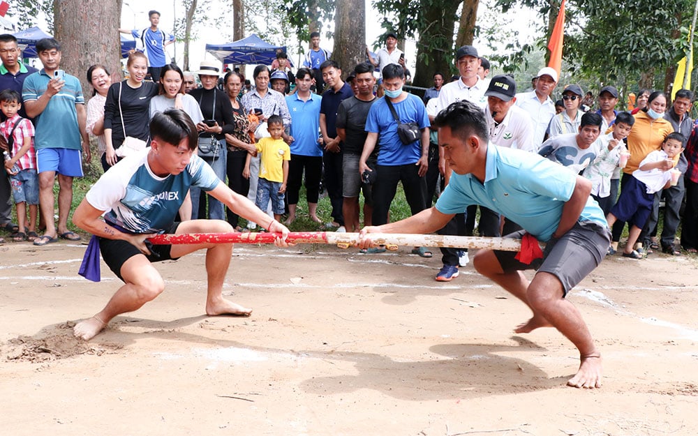男子棒高跳びの試合はドラマに満ちていた。