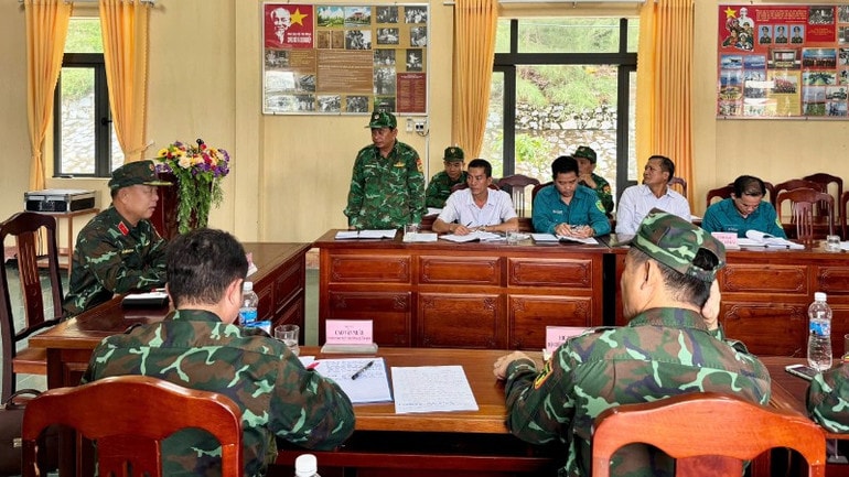 តំណាងអង្គភាពបានរាយការណ៍ពីការឆ្លើយតបនឹងព្យុះលេខ១៣ ជូនគណៈប្រតិភូការងារយោធភូមិភាគទី៥។ img-0640-2214.jpg