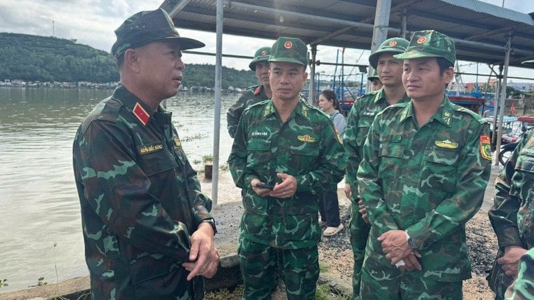 ក្រុមការងារយោធភូមិភាគទី៥ បានចុះពិនិត្យវាលឆ្លើយតបនឹងខ្យល់ព្យុះលេខ១៣។ img-0639-4476.jpg