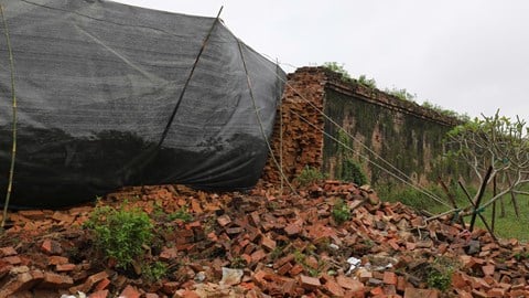 ຈຸດອັນຕະລາຍຫຼາຍແຫ່ງກຳລັງປະກົດຕົວຢູ່ໃນລະບົບກຳແພງນະຄອນ Hue Imperial Citadel.