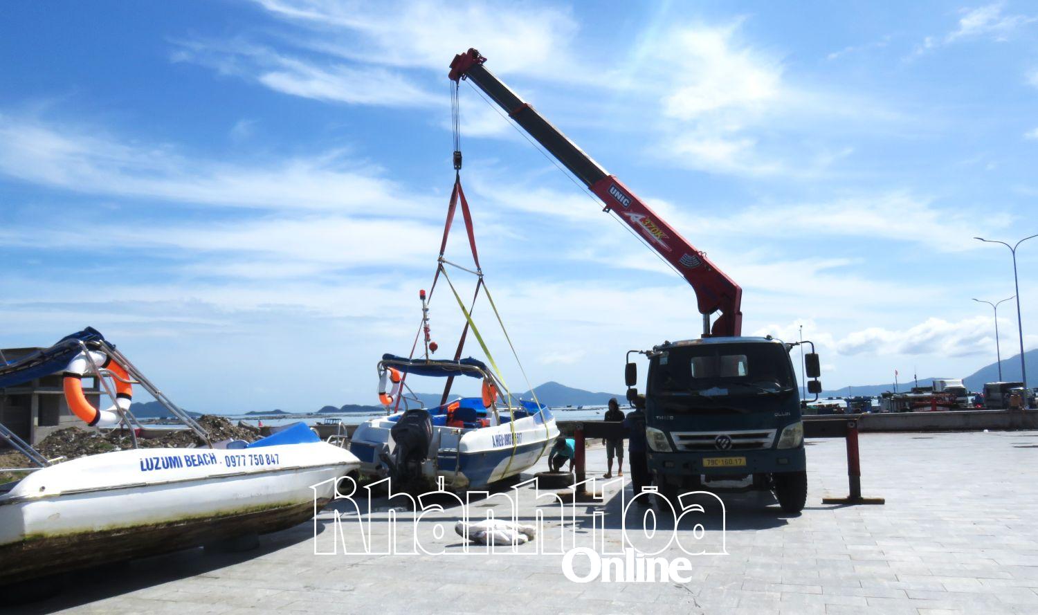 លើកទូកកាណូទៅកន្លែងខ្ពស់។