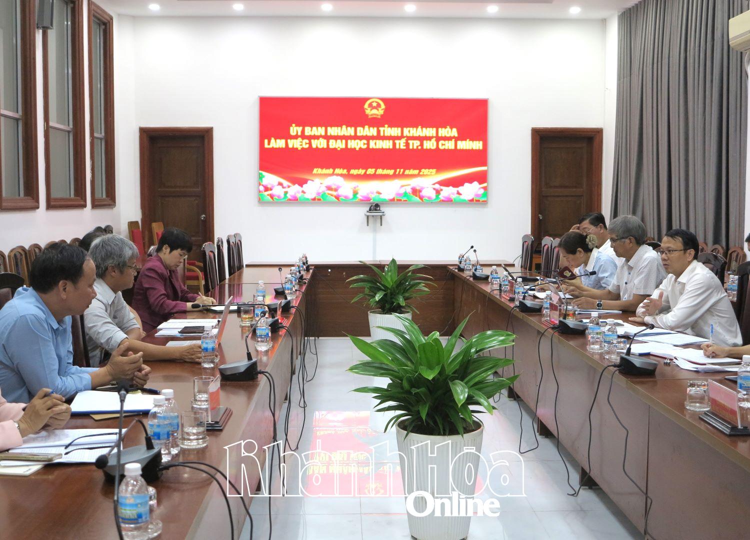 ទិដ្ឋភាព​ប្រជុំ។