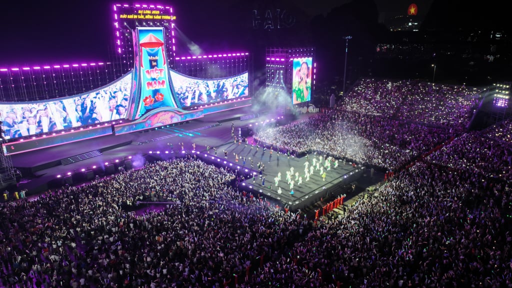 ការប្រគុំតន្ត្រី "Quang Ninh - វីរៈបុរសជីករ៉ែដី"