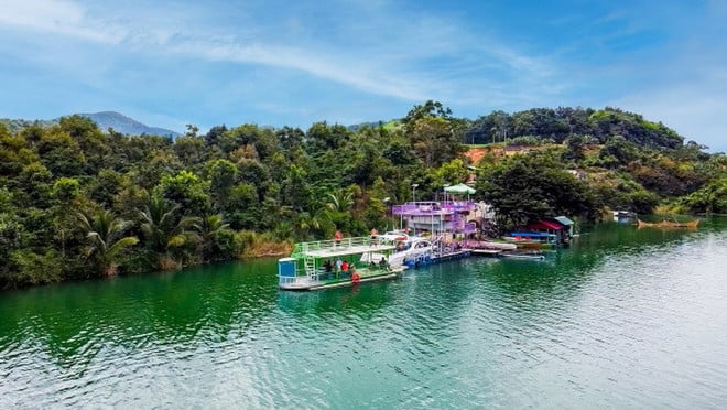 Fedezze fel a festői mesterséges tavat a Lam Dong-fennsíkon Khám phá hồ nước nhân tạo đẹp như tranh ở cao nguyên Lâm Đồng