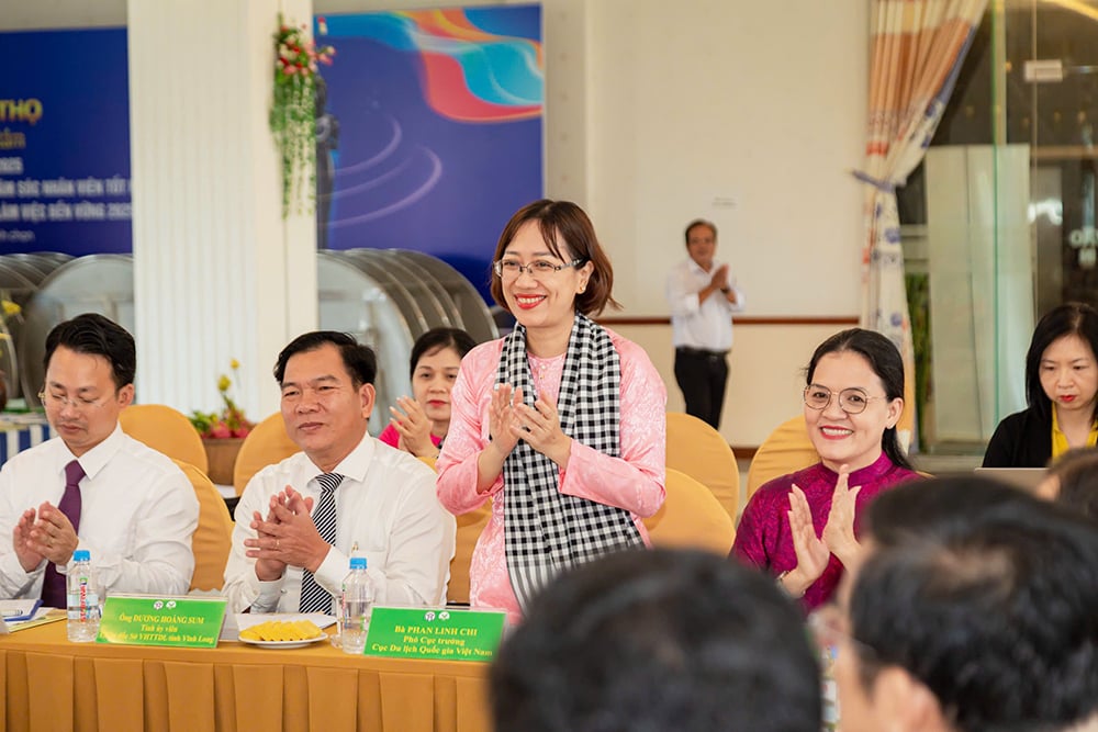 Conference on promoting, advertising and cooperating in tourism development between Hanoi and Vinh Long - Photo 7. Hội nghị xúc tiến, quảng bá, hợp tác phát triển du lịch giữa Hà Nội và Vĩnh Long - Ảnh 7.