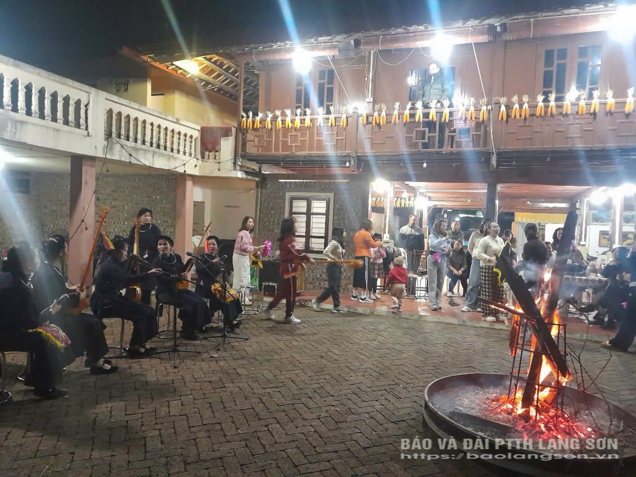 Actividades de turismo experiencial en la aldea turística comunitaria de Quynh Son, comuna de Bac Son