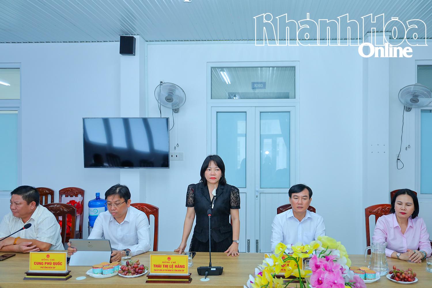 សមមិត្តថៃ Thi Le Hang ថ្លែងក្នុងពិធីចុះហត្ថលេខា។