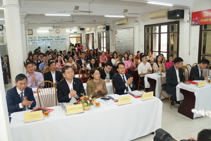 Mer än 6 800 föreläsningar slog larm om tobakens skadliga effekter i skolorna - Foto 1. Hơn 6.800 bài giảng gióng lên “hồi chuông” cảnh tỉnh về tác hại của thuốc lá trong học đường- Ảnh 1.